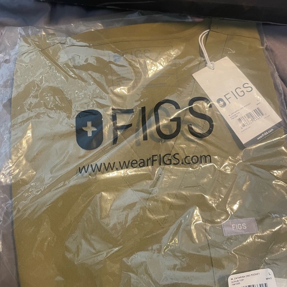 Brand new , 3 tops in size Large & two pairs of pants in size small/tall - Picture 1 of 6